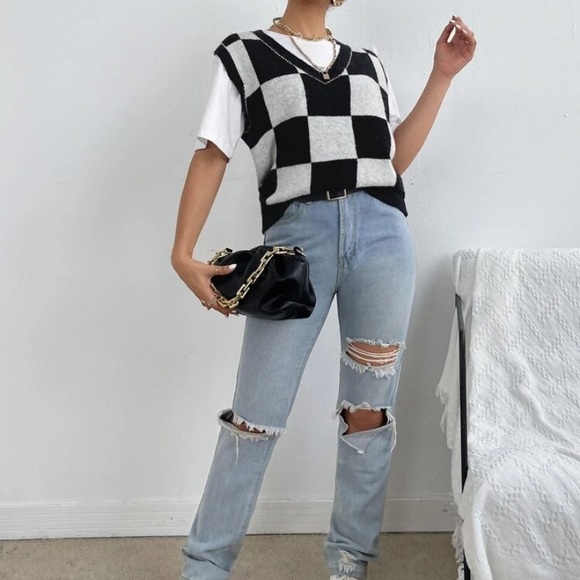 Checkered v neck Sweater vest - Picture 2 of 3